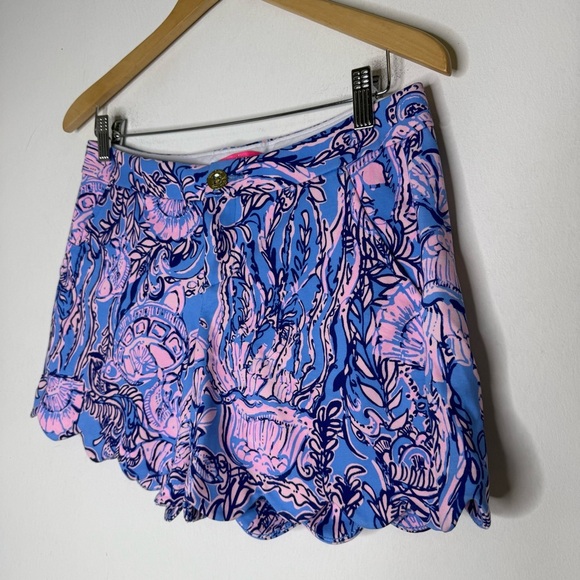 Lilly Pulitzer Printed Scallop Hem Shorts Blue Pink Size 2 - Picture 6 of 7